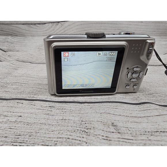 Panasonic LUMIX DMC-TZ4 8.1MP Digital Camera Silver With Battery And Charger - Picture 9 of 11